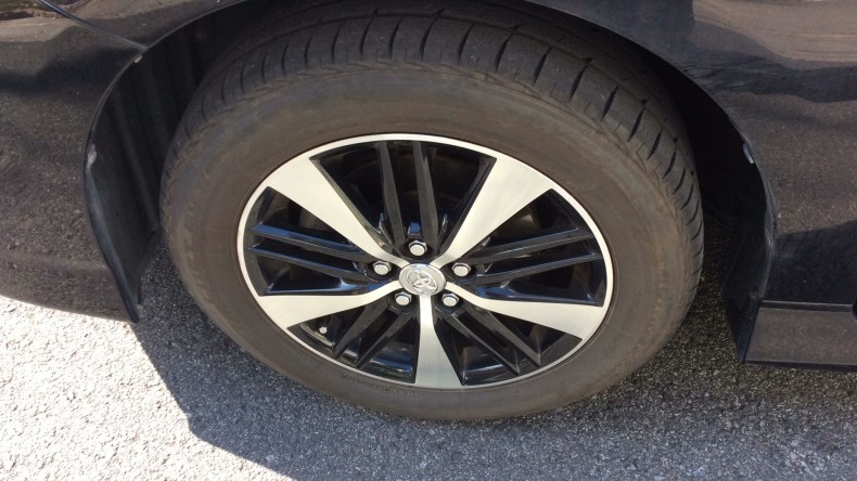 タイヤホイール前