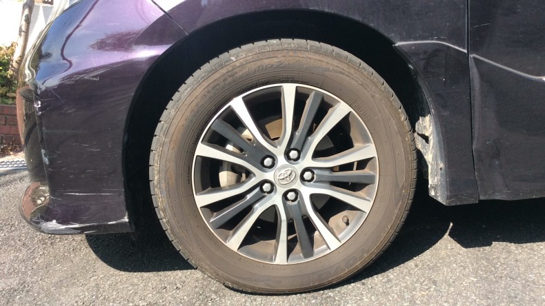 タイヤホイール前