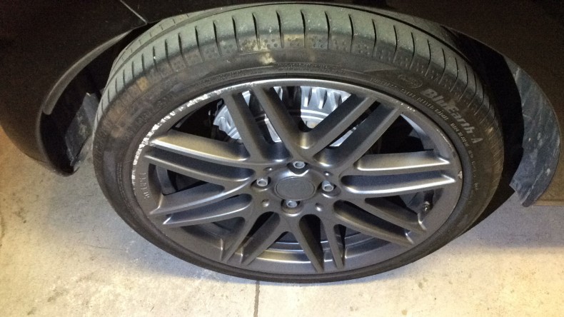 タイヤホイール前