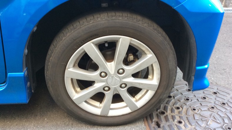 タイヤホイール前