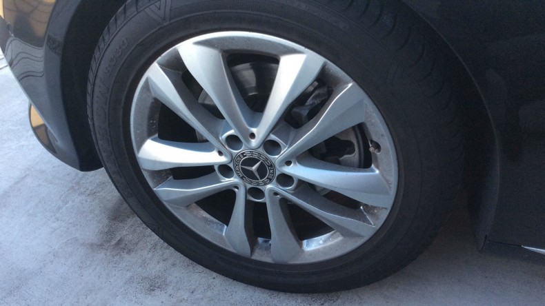 タイヤホイール前