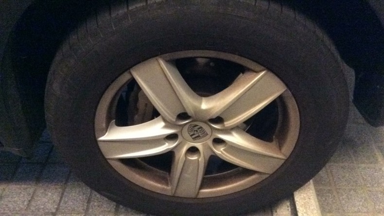 タイヤホイール前