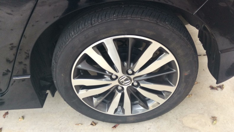 タイヤホイール前