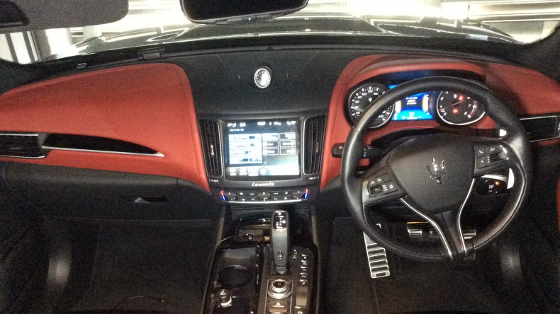 内装インパネ全体