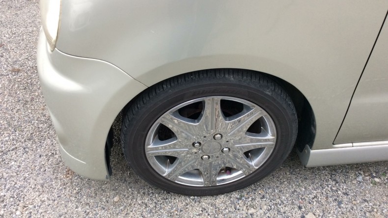 タイヤホイール前