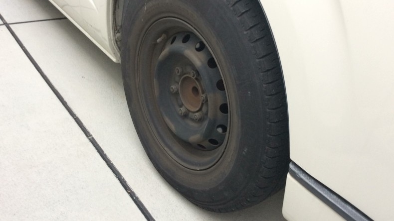 タイヤホイール前