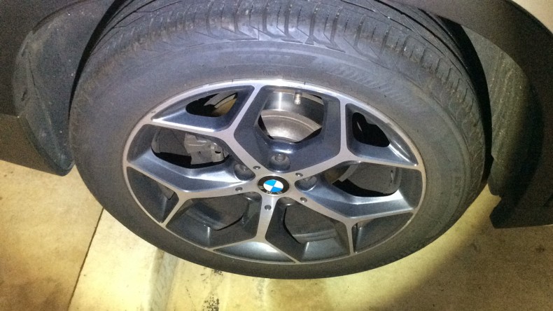 タイヤホイール前