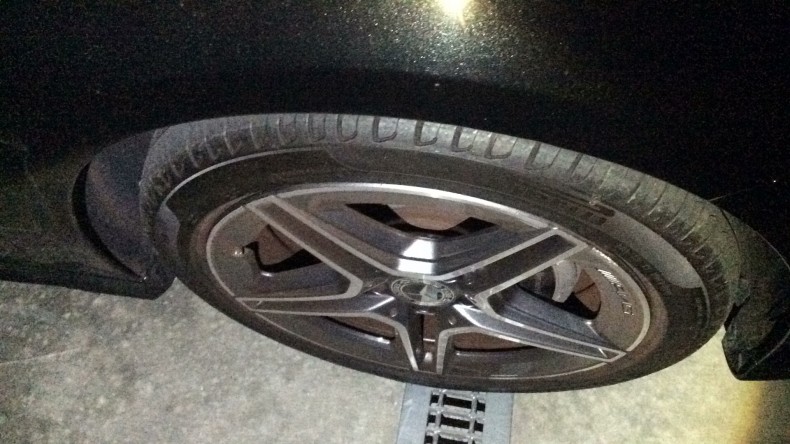 タイヤホイール前