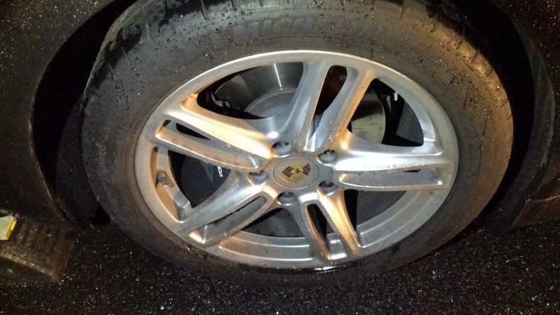 タイヤホイール前