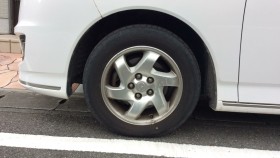 タイヤホイール前