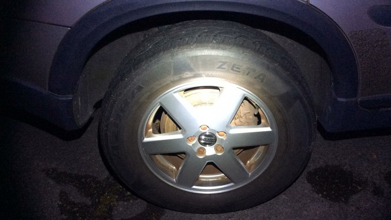 タイヤホイール前