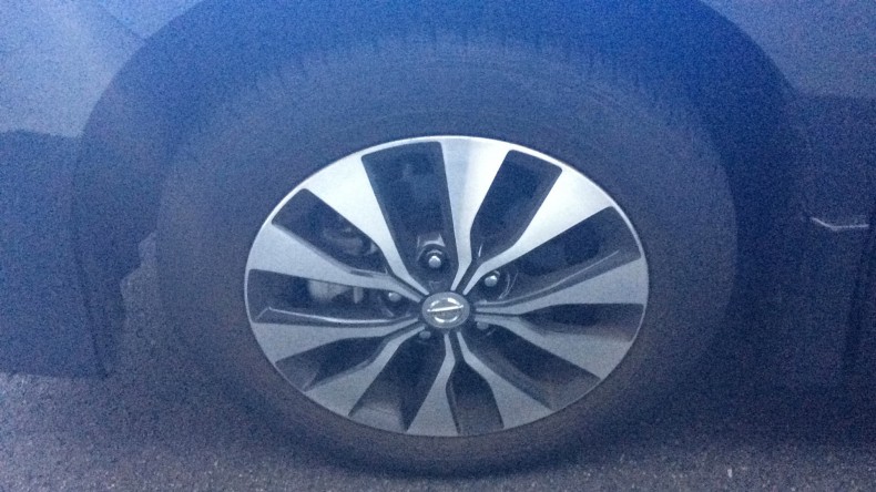 タイヤホイール前