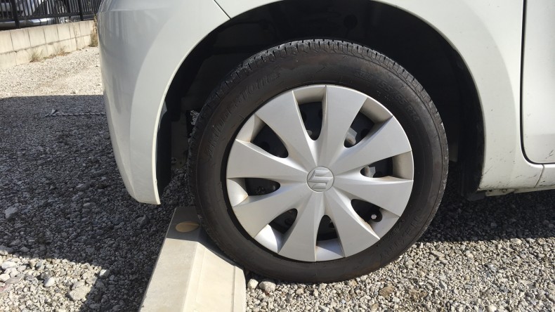 タイヤホイール前