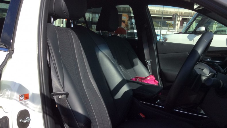 内装前方シート