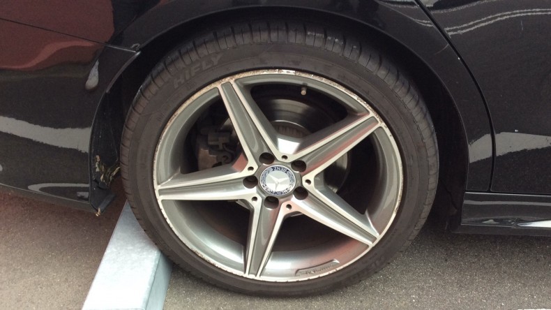 タイヤホイール前