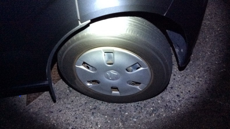 タイヤホイール前