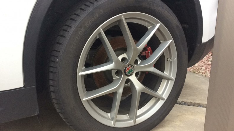 タイヤホイール前