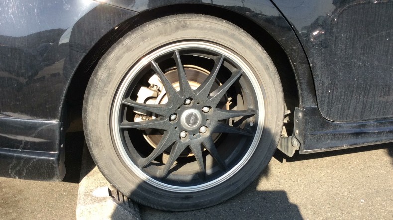 タイヤホイール前