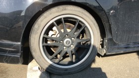 タイヤホイール前