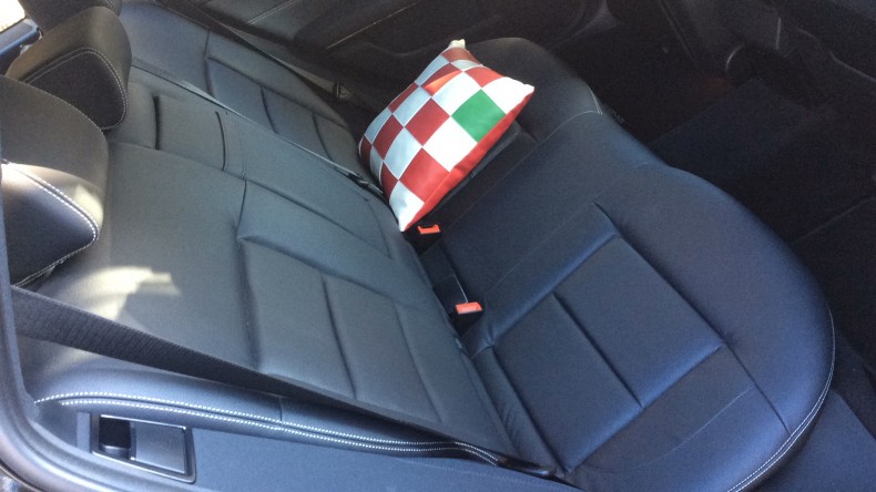 内装後方シート