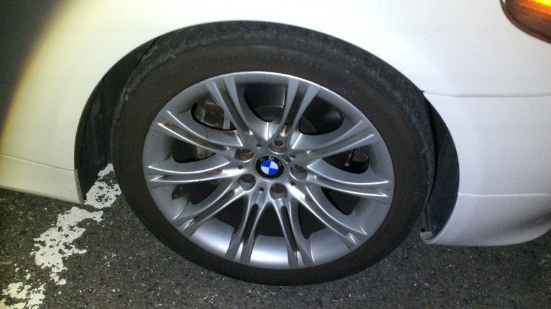 タイヤホイール前