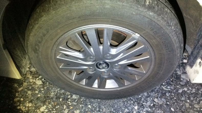 タイヤホイール前