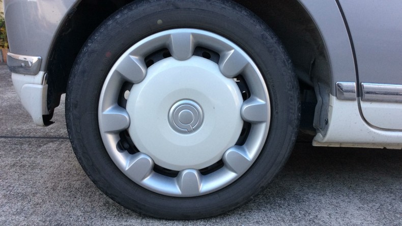 タイヤホイール前