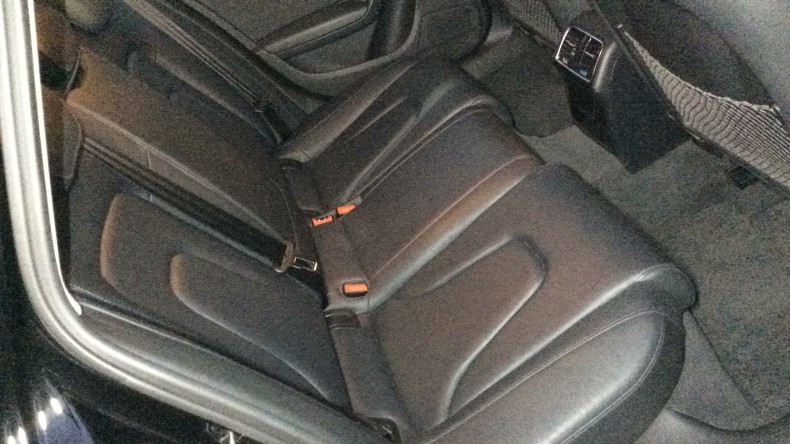 内装後方シート