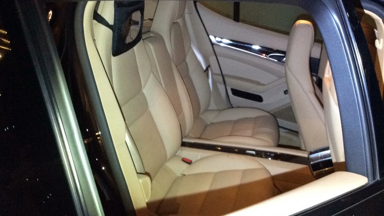 内装後方シート