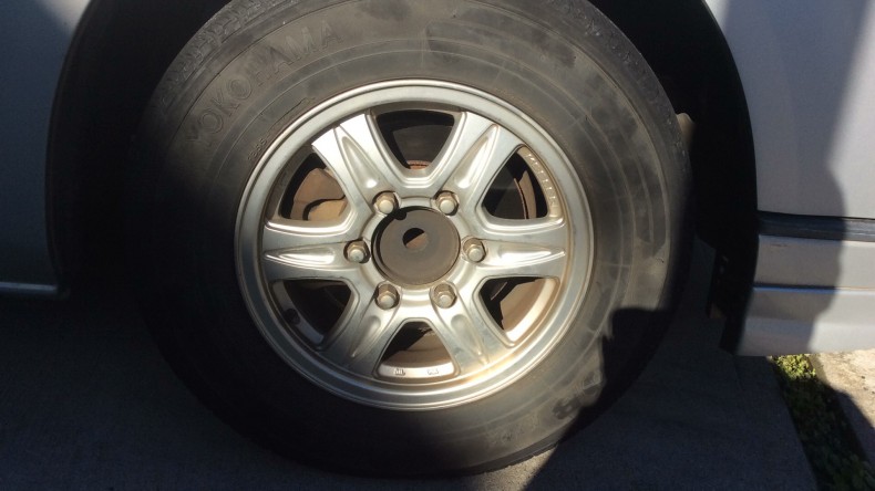 タイヤホイール前