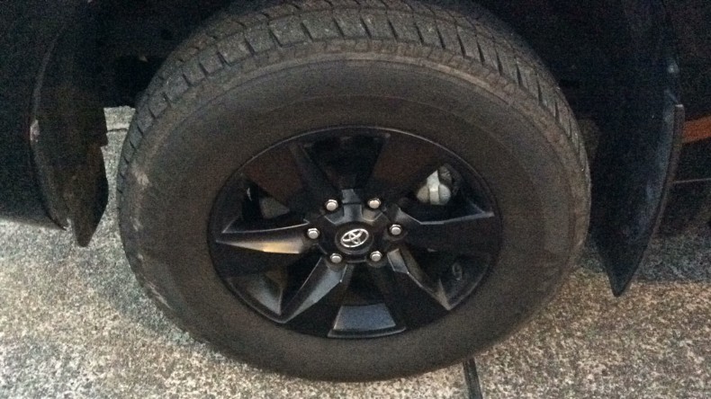 タイヤホイール前