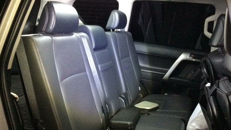 内装後方シート