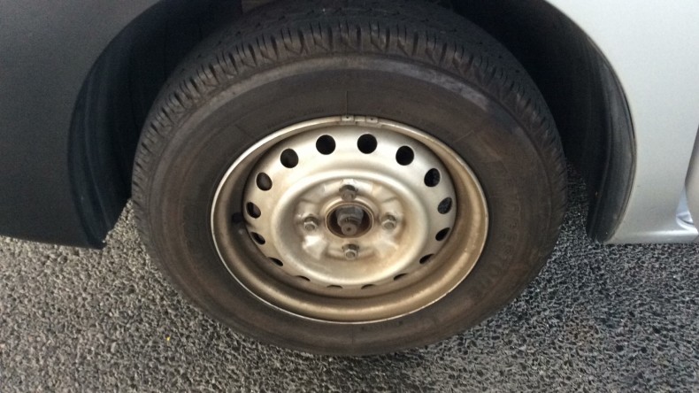 タイヤホイール前