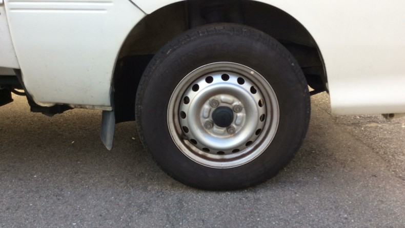 タイヤホイール前