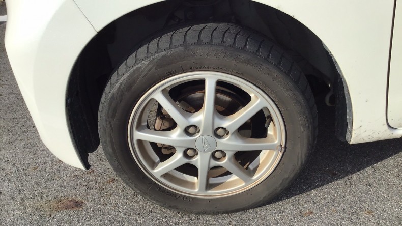 タイヤホイール前