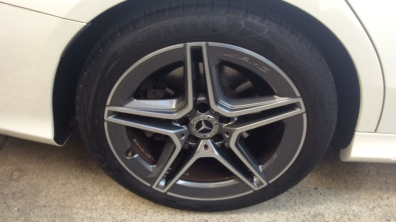 タイヤホイール前