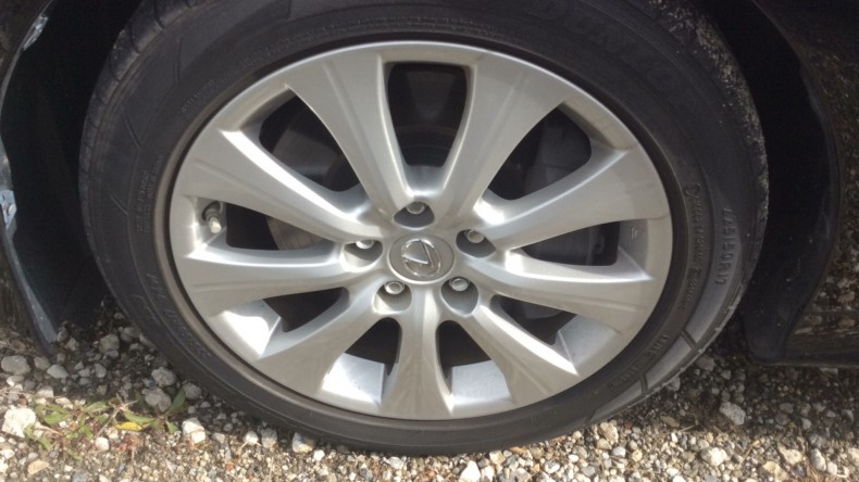 タイヤホイール前