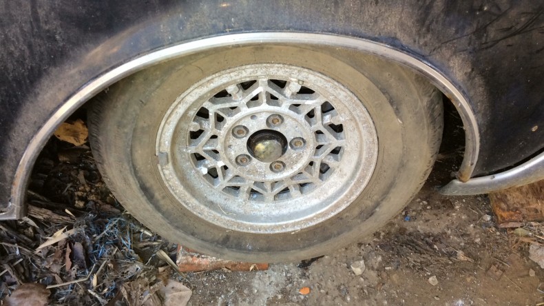 タイヤホイール前