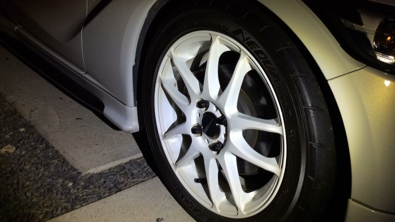 タイヤホイール前