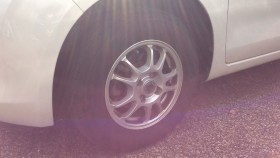 タイヤホイール前