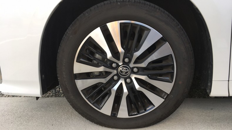 タイヤホイール前