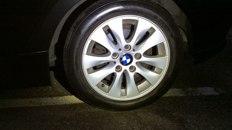 タイヤホイール前