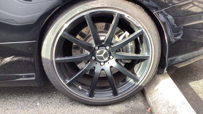 タイヤホイール前