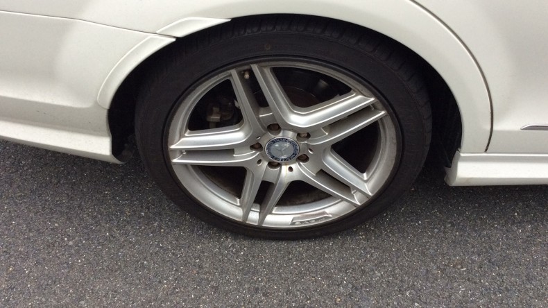 タイヤホイール前