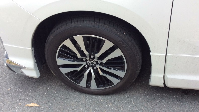 タイヤホイール前