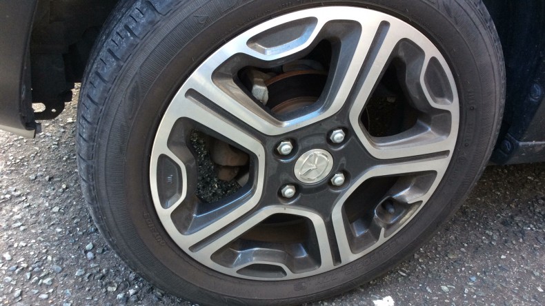 タイヤホイール前