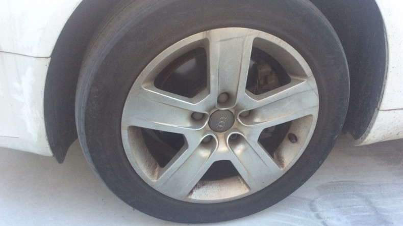 タイヤホイール前