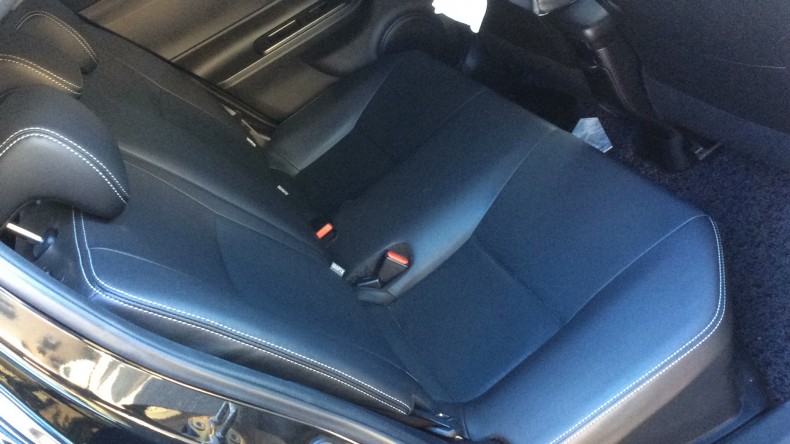 内装後方シート