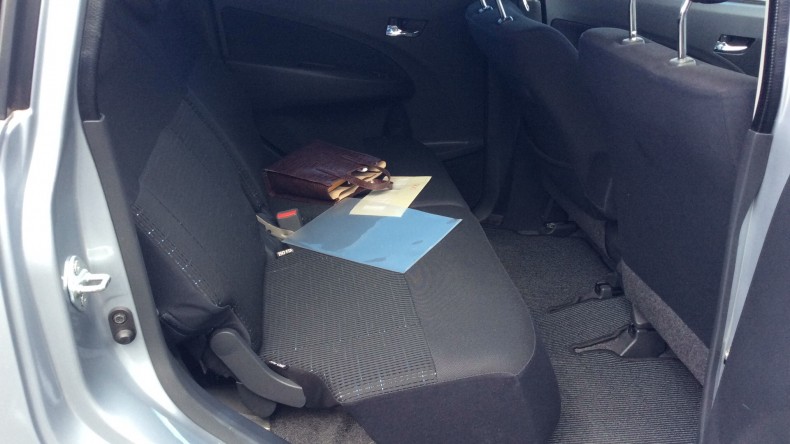 内装後方シート