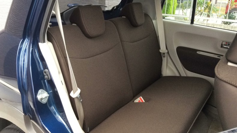 内装後方シート